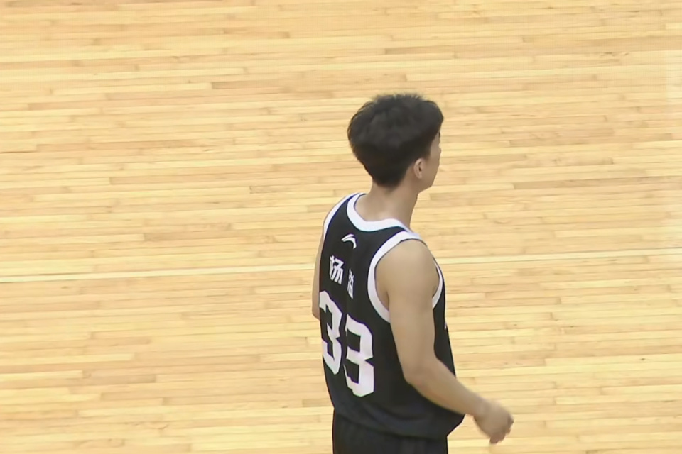 胡明轩与徐, 稳住阵脚, 另一名后卫